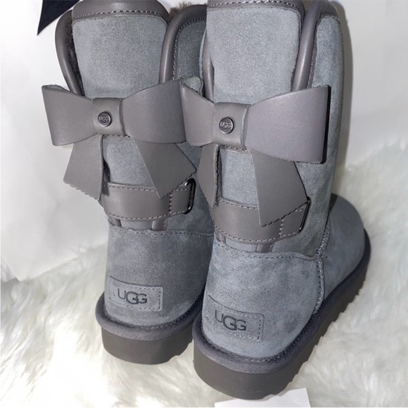 UGG size 9 Classic SHORT BAILEY LEATHER BOW Boots woman New in box - Picture 4 of 11